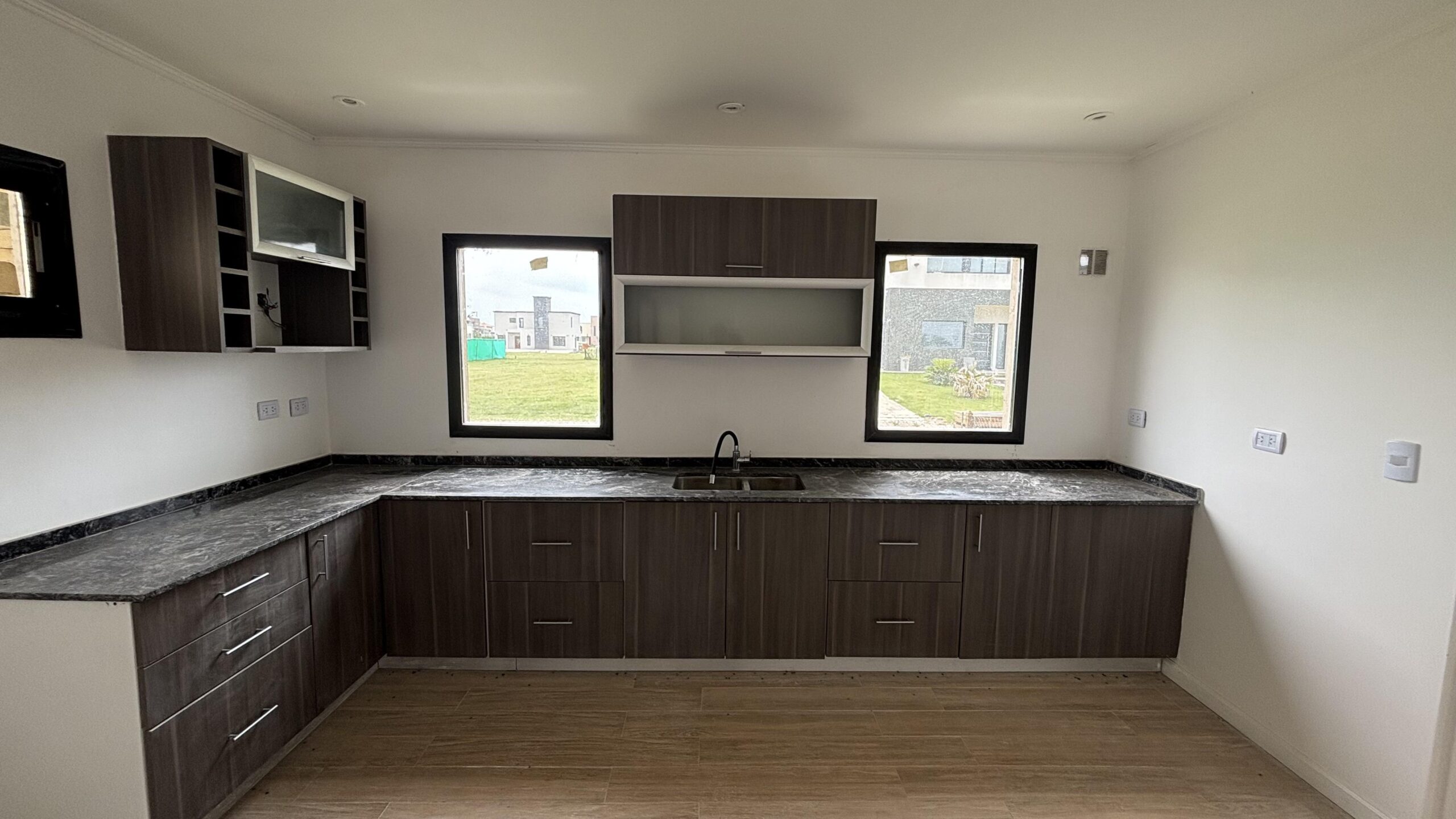 7647318_62213278218247803447711842120314790094992028132963498382732752305065391040866